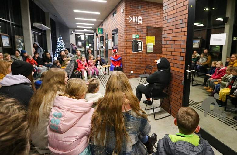 Spotkania z teatrem w centrum przesiadkowym i pszczyńskim starostwie