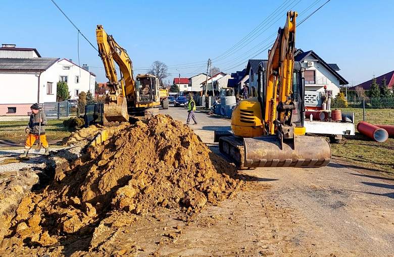 Na Miodowej prace idą pełną parą